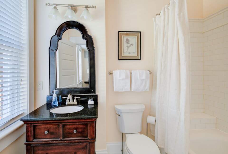 Charlottesville's Historic Downtown Getaway - Charlottesville, Virginia