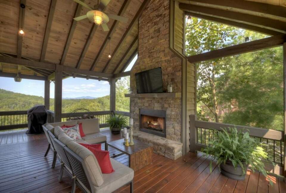 A Cut Above | North Georgia Mountain Home - Blue Ridge, Georgia