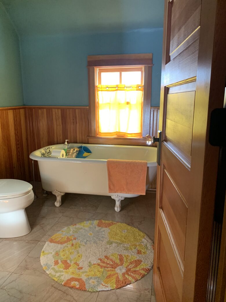 Bathtub 2nd floor