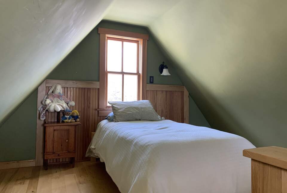 Attic with 2 twin beds