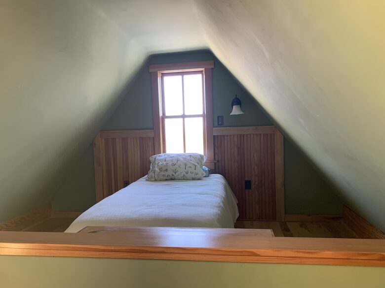 Attic with 2 twin beds