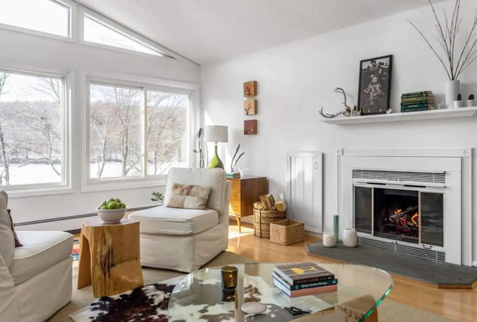 Catskills Lakefront Getaway - Monticello, New York