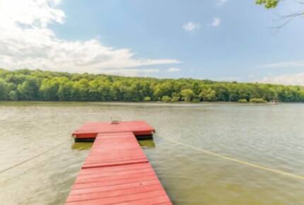Catskills Lakefront Getaway - Monticello, New York