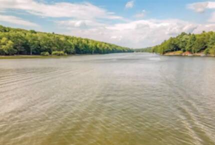 Catskills Lakefront Getaway - Monticello, New York