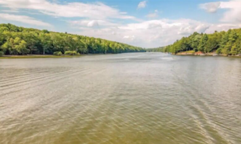 Catskills Lakefront Getaway - Monticello, New York