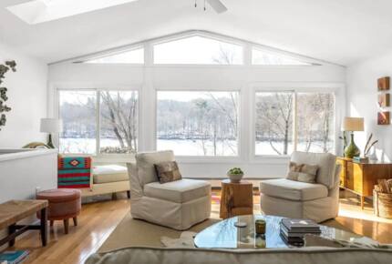 Catskills Lakefront Getaway - Monticello, New York