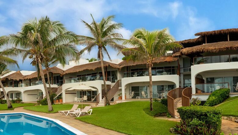 Las Villas Akumal - 3 Bedroom Oceanfront - Tulum, Mexico