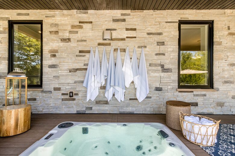 Orchard Villa Retreat - Wolfville, Canada