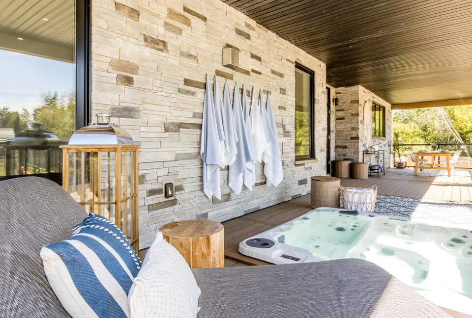 Orchard Villa Retreat - Wolfville, Canada