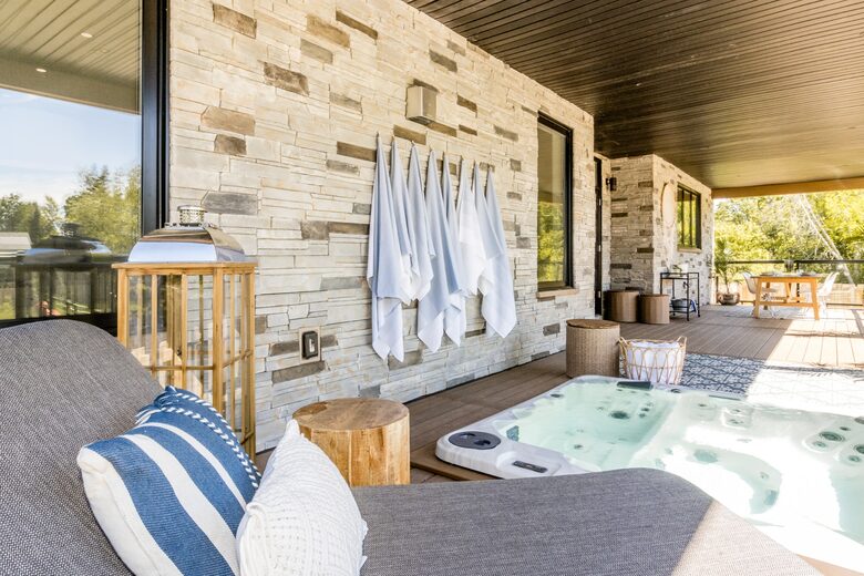 Orchard Villa Retreat - Wolfville, Canada