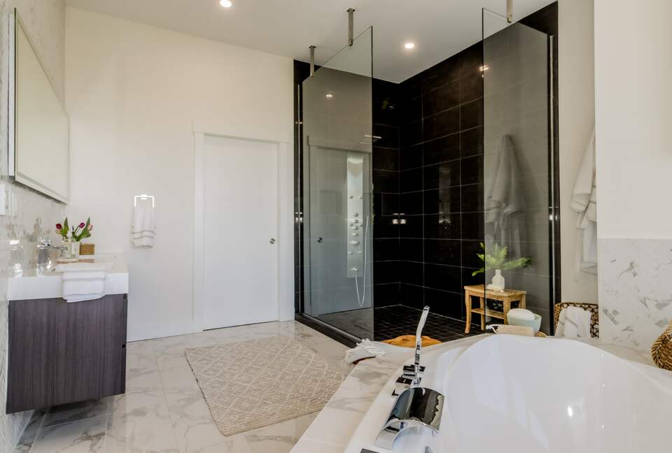 Orchard Villa Retreat - Wolfville, Canada