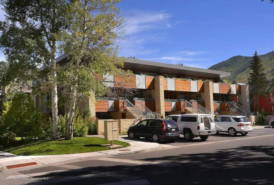 Chic, Cozy Aspen Jewel Box in Center Core - Aspen, Colorado