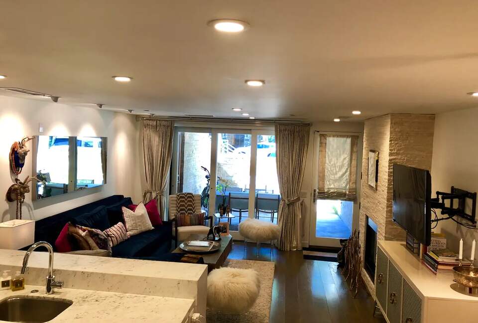 Chic, Cozy Aspen Jewel Box in Center Core - Aspen, Colorado