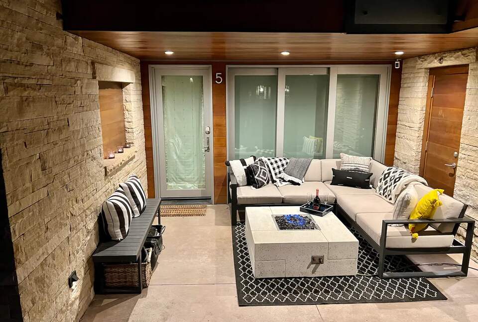 Chic, Cozy Aspen Jewel Box in Center Core - Aspen, Colorado