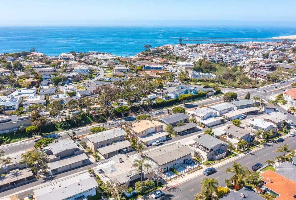 Modern Coastal Two Bedroom Retreat - Corona Del Mar, California