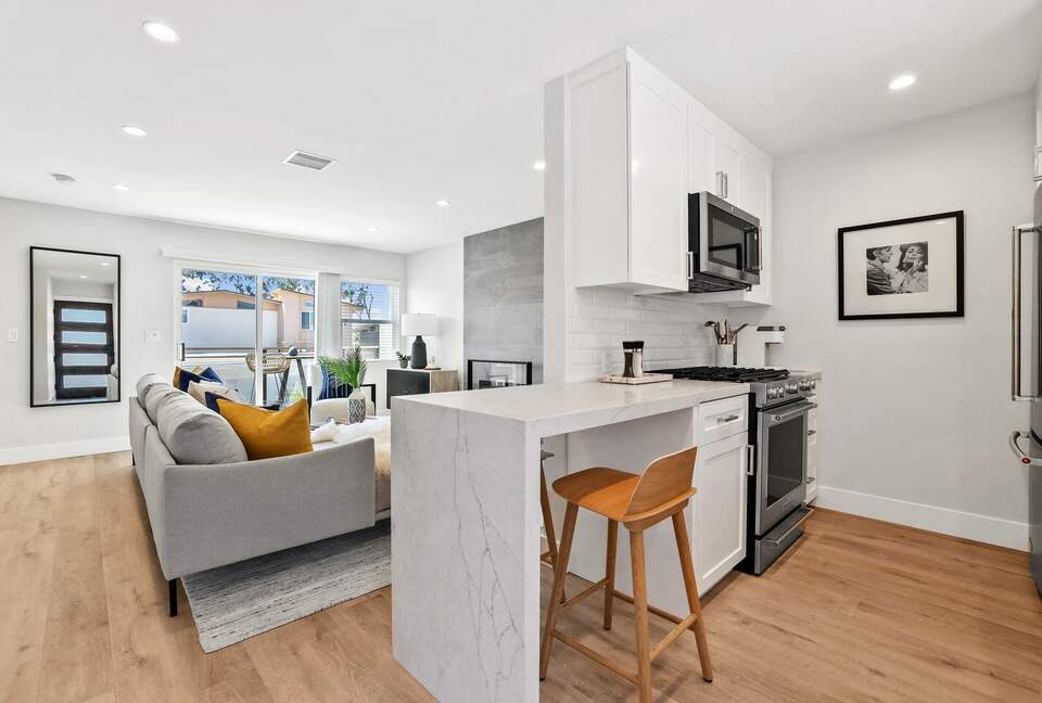 Modern Coastal Two Bedroom Retreat - Corona Del Mar, California