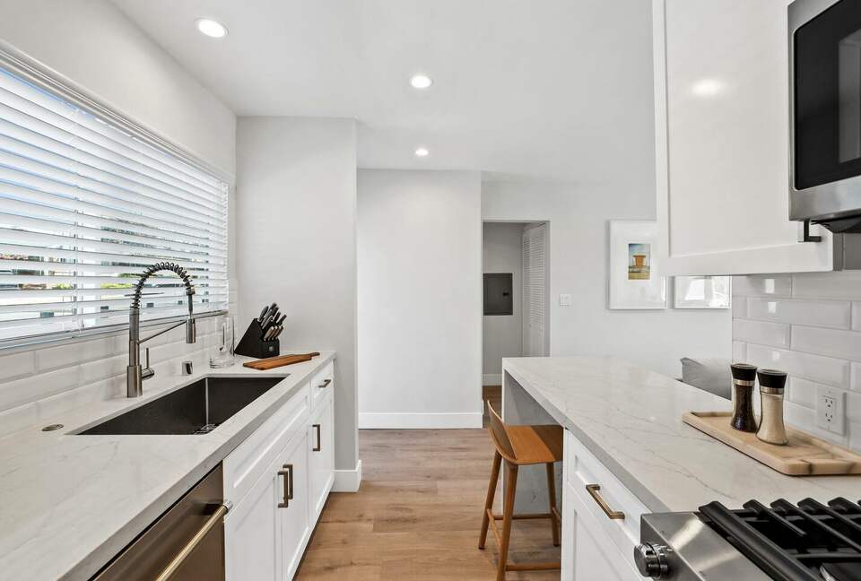 Modern Coastal Two Bedroom Retreat - Corona Del Mar, California