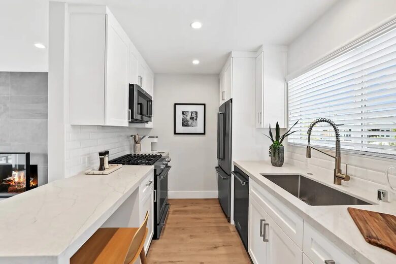 Modern Coastal Two Bedroom Retreat - Corona Del Mar, California