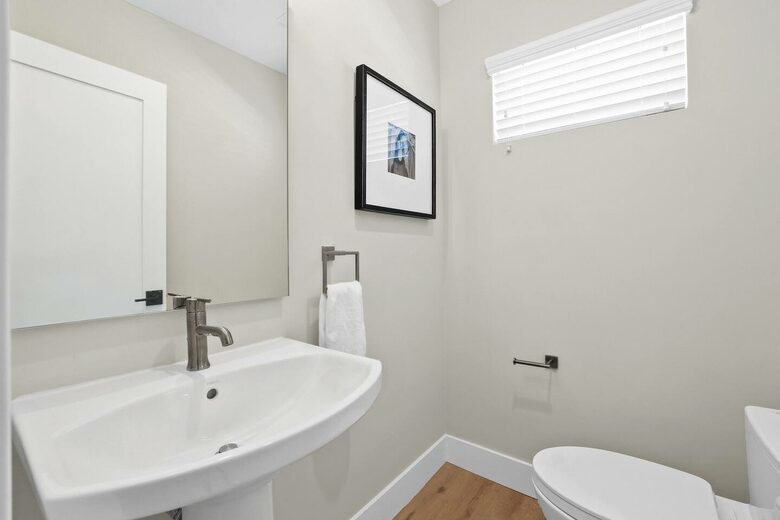 Modern Coastal Two Bedroom Retreat - Corona Del Mar, California