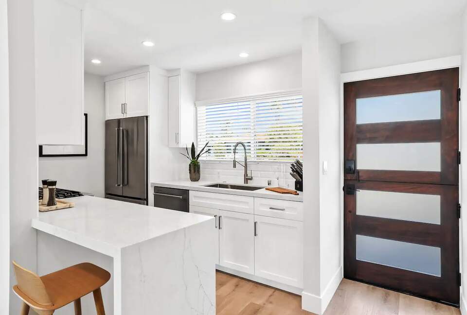 Modern Coastal Two Bedroom Retreat - Corona Del Mar, California