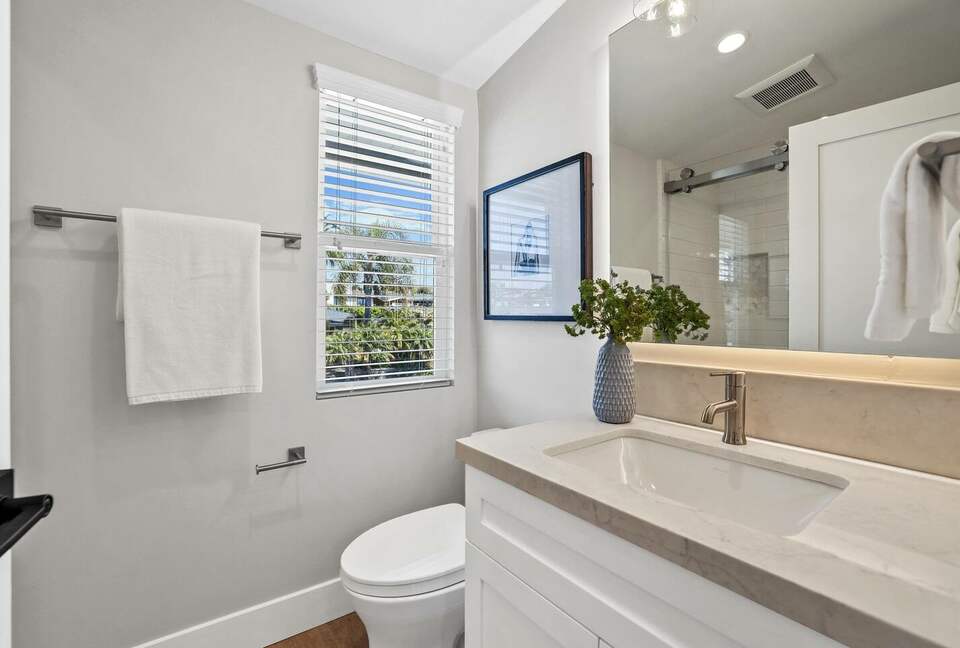 Modern Coastal Two Bedroom Retreat - Corona Del Mar, California