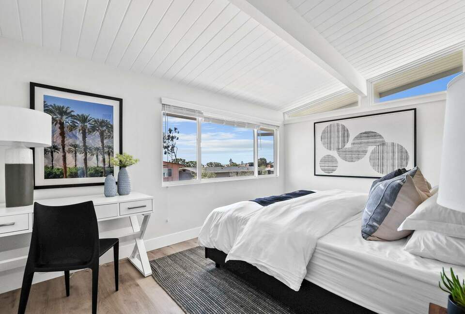Modern Coastal Two Bedroom Retreat - Corona Del Mar, California