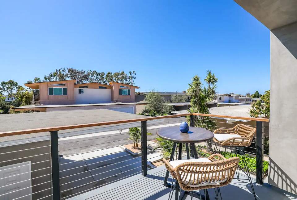 Modern Coastal Two Bedroom Retreat - Corona Del Mar, California