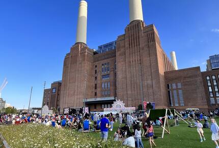 6 acres of park towards the river