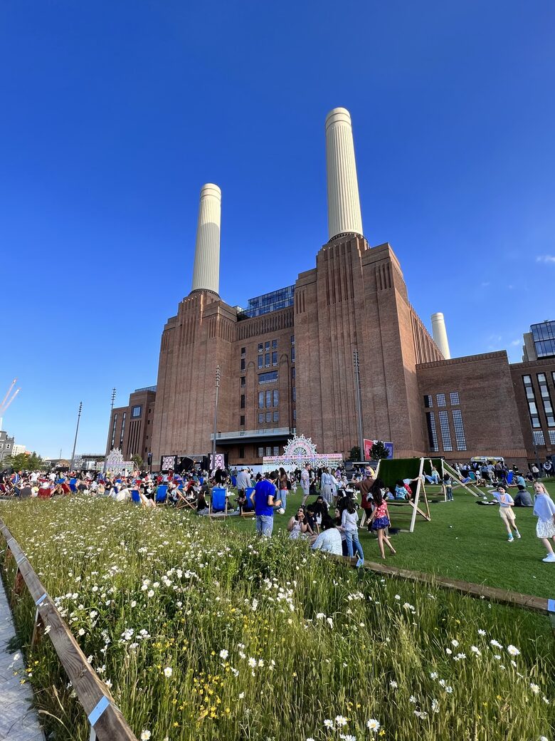 6 acres of park towards the river