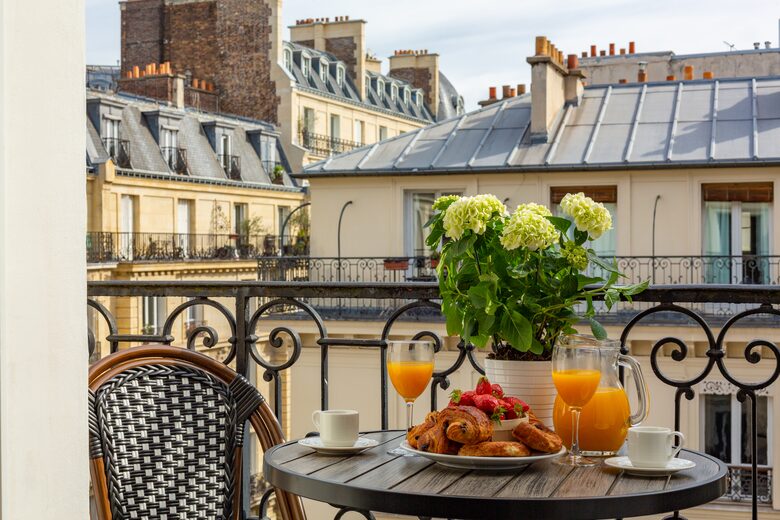 Fontaine de Mars - Paris, France