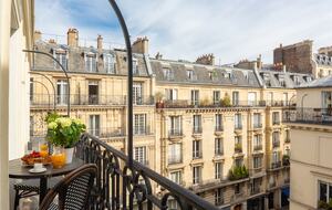 Fontaine de Mars - Paris, France