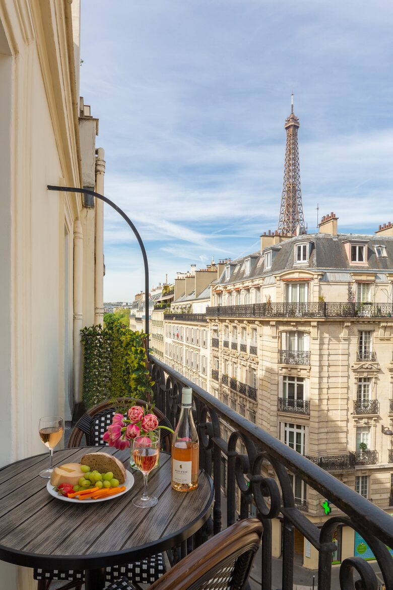 Fontaine de Mars - Paris, France