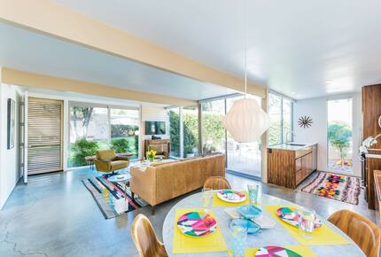 Beautifully Restored Mid-century Modern Condo With Mountain And Pool Views - Palm Springs, California