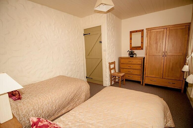 Fuschia Ocean Cottage - Doolin, Ireland