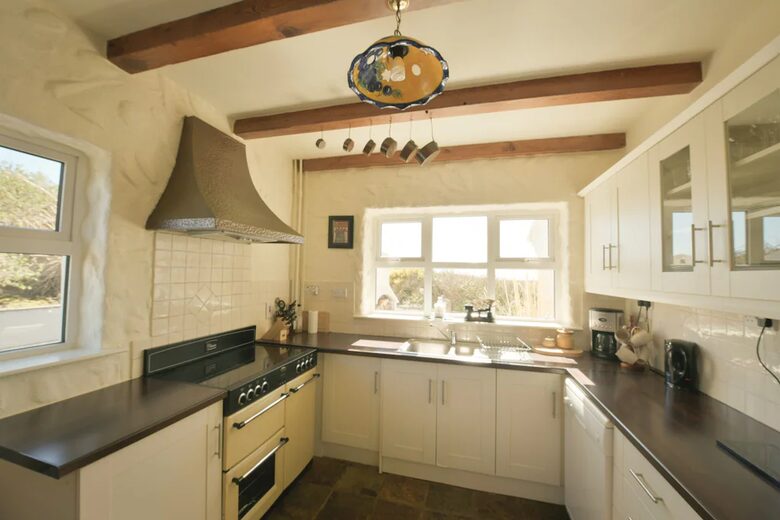 Fuschia Ocean Cottage - Doolin, Ireland