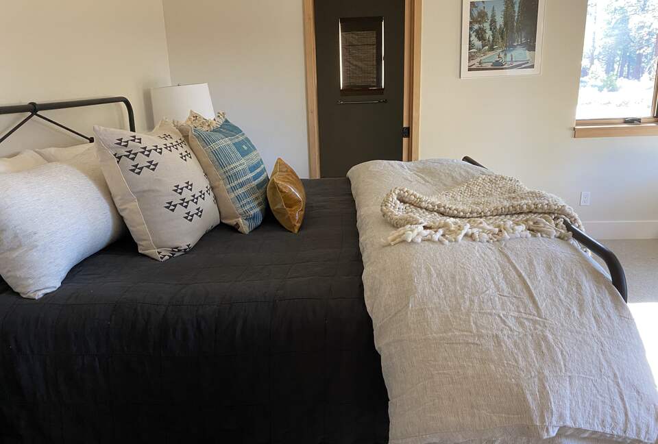 Mountain Modern Home Minutes From Ski Resorts and Lake Tahoe - Truckee, California