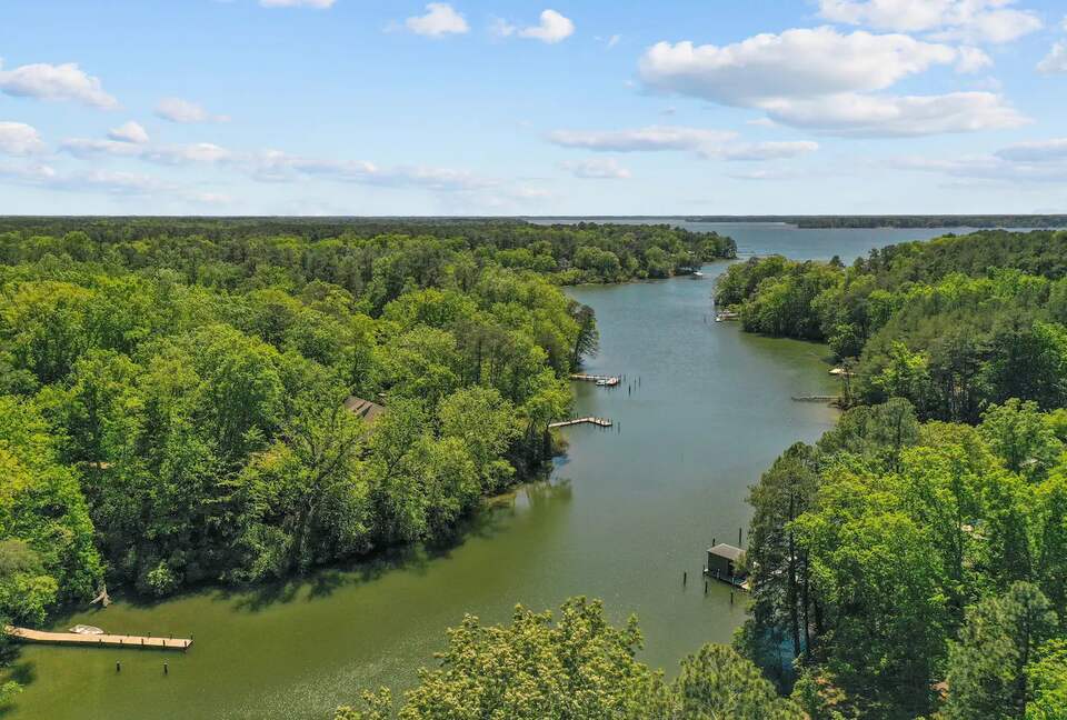 Luxury Waterfront Retreat w/ Private Pool & Dock - Weems, Virginia