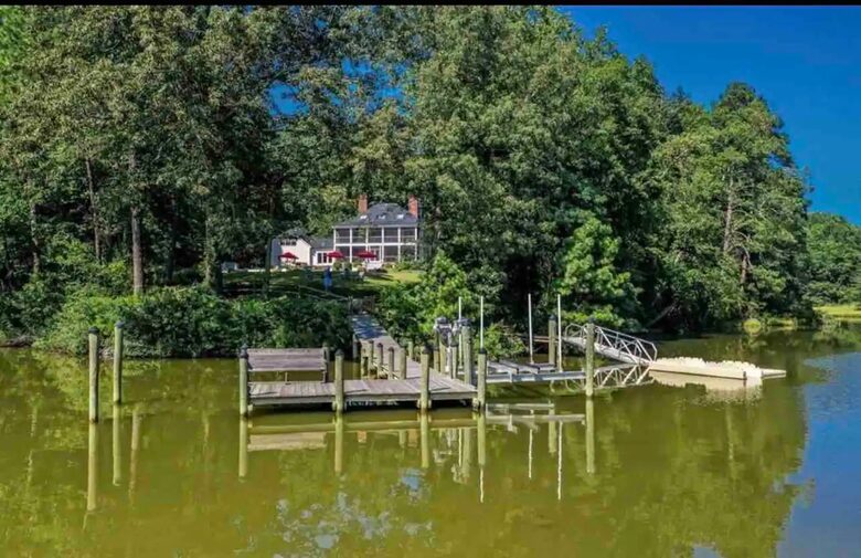 Luxury Waterfront Retreat w/ Private Pool & Dock - Weems, Virginia