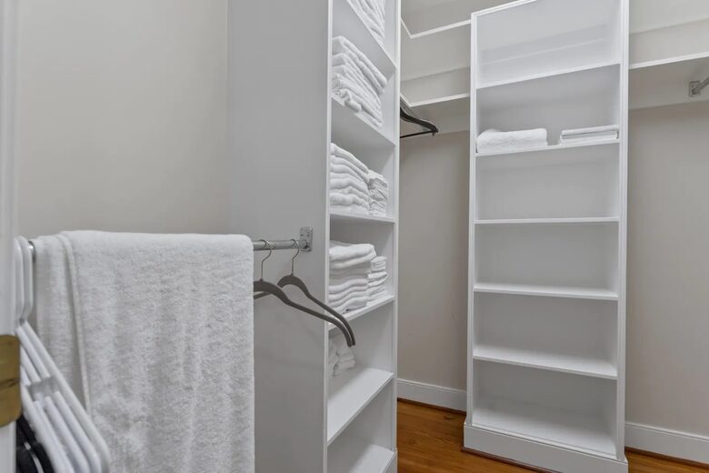 Luxury Waterfront Retreat w/ Private Pool & Dock - Weems, Virginia