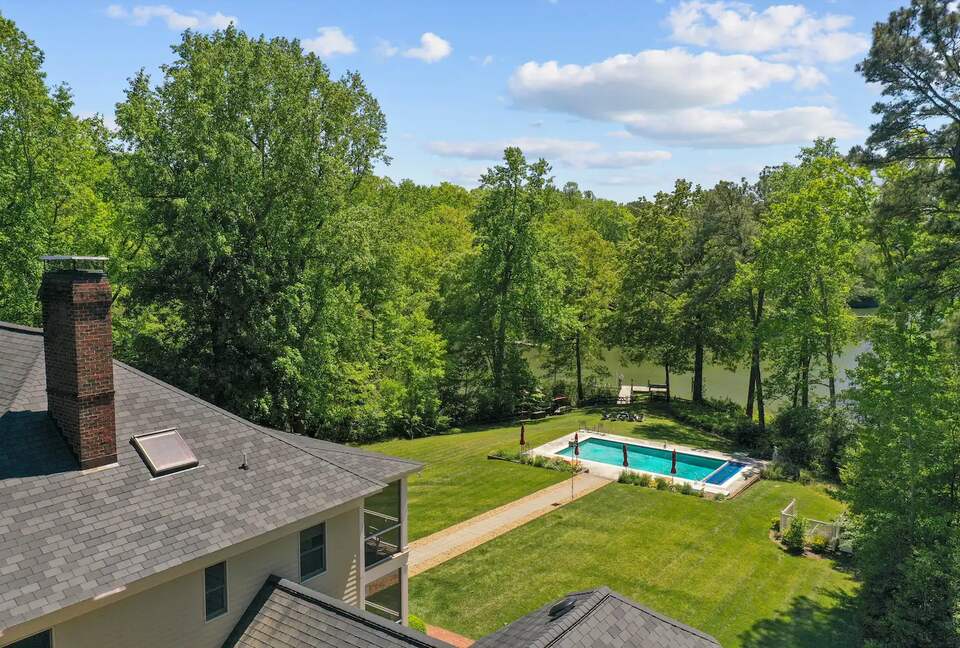 Luxury Waterfront Retreat w/ Private Pool & Dock - Weems, Virginia