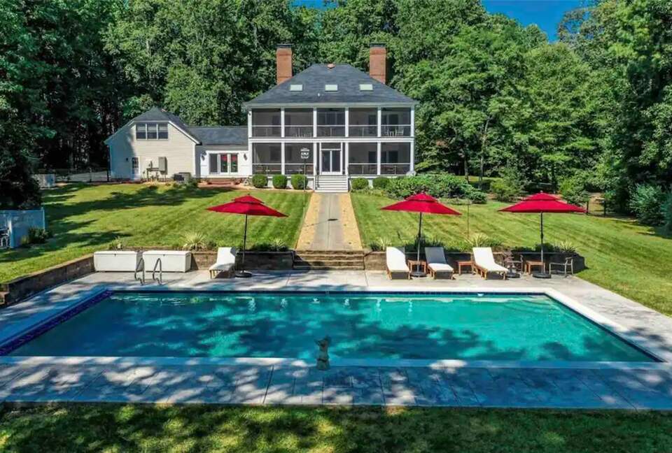 Luxury Waterfront Retreat w/ Private Pool & Dock - Weems, Virginia