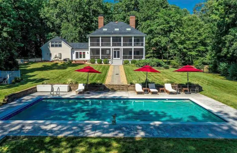 Luxury Waterfront Retreat w/ Private Pool & Dock - Weems, Virginia