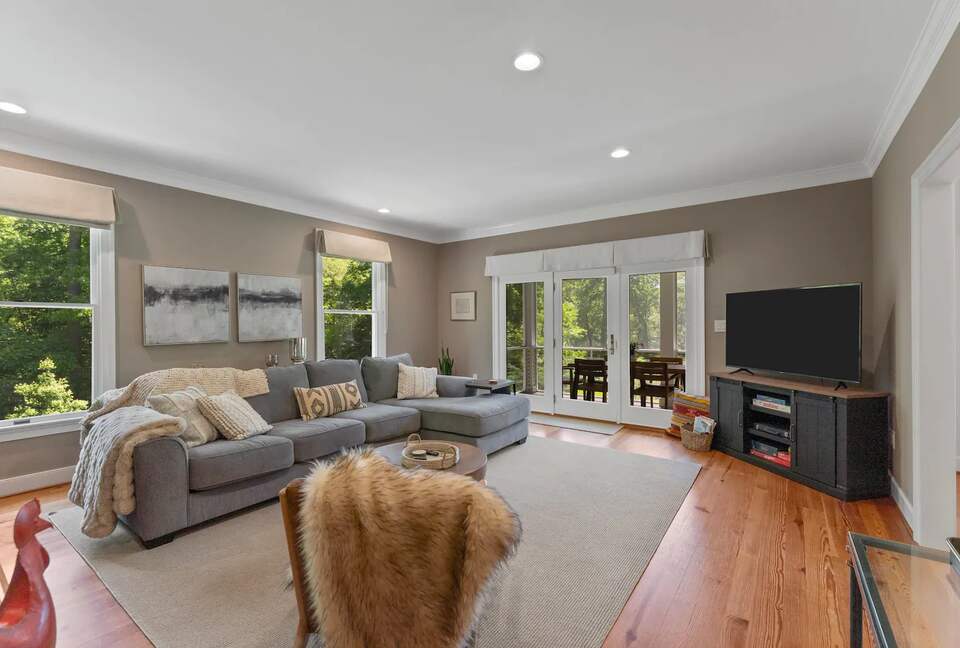 Luxury Waterfront Retreat w/ Private Pool & Dock - Weems, Virginia