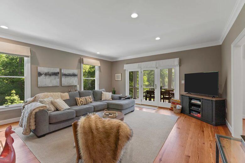 Luxury Waterfront Retreat w/ Private Pool & Dock - Weems, Virginia