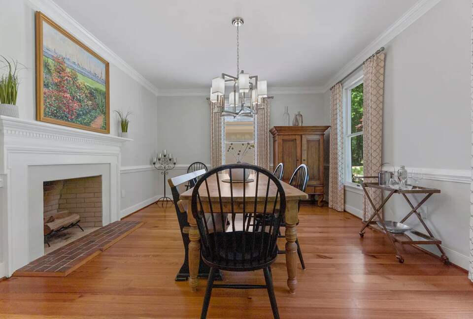 Luxury Waterfront Retreat w/ Private Pool & Dock - Weems, Virginia