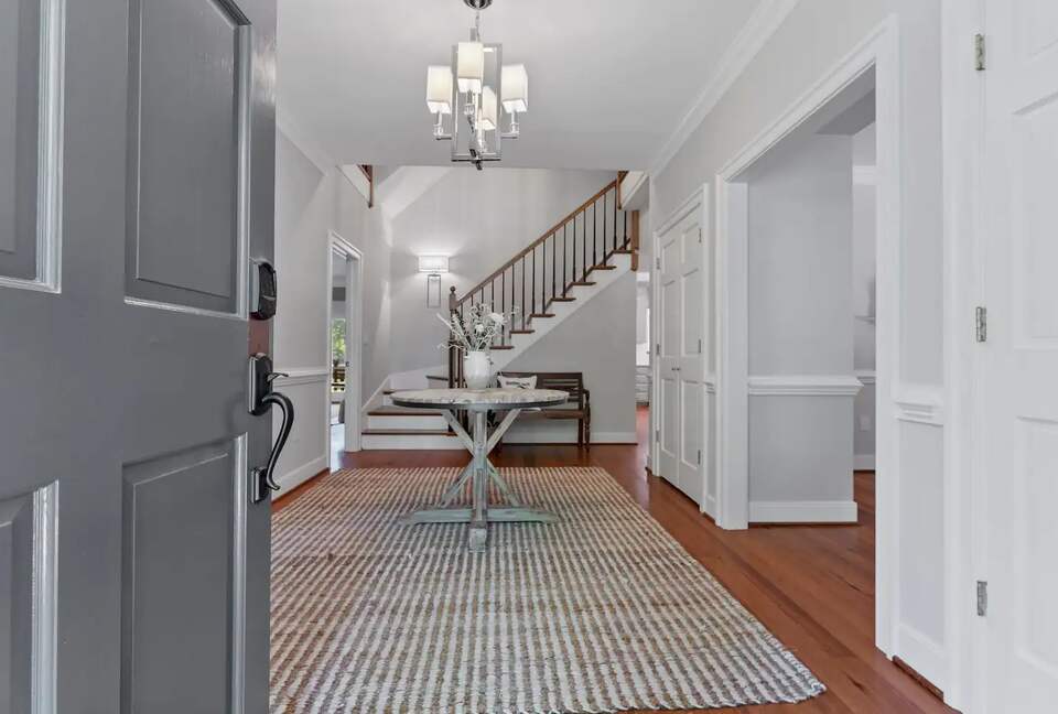 Luxury Waterfront Retreat w/ Private Pool & Dock - Weems, Virginia