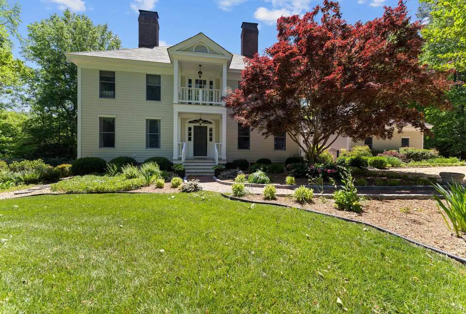 Luxury Waterfront Retreat w/ Private Pool & Dock - Weems, Virginia