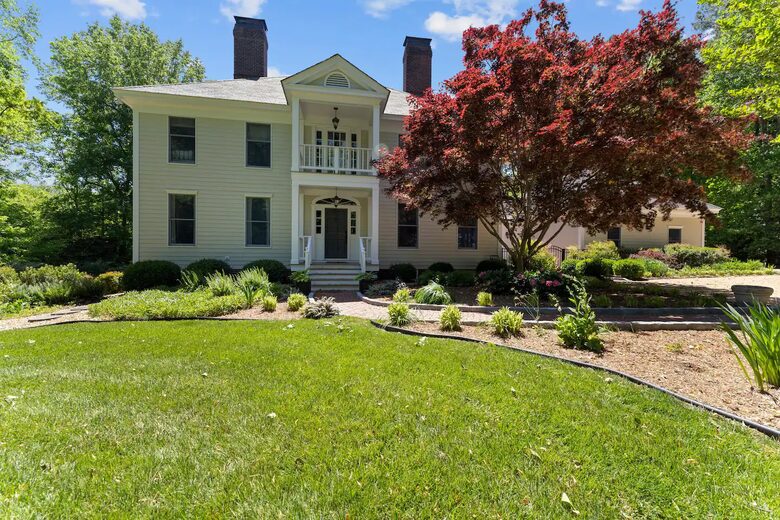 Luxury Waterfront Retreat w/ Private Pool & Dock - Weems, Virginia