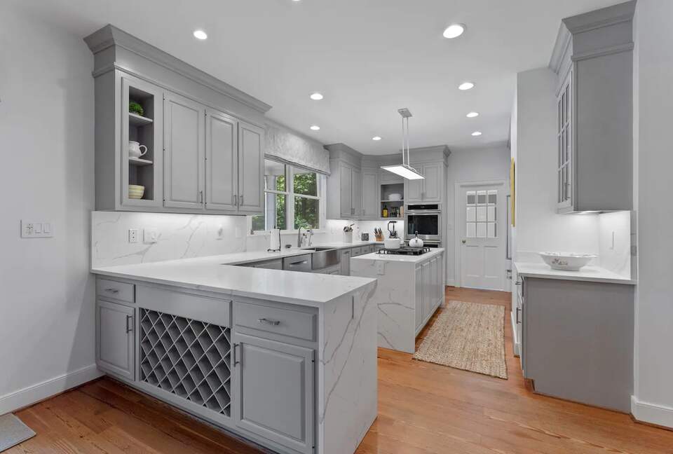 Luxury Waterfront Retreat w/ Private Pool & Dock - Weems, Virginia