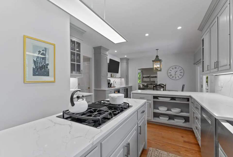 Luxury Waterfront Retreat w/ Private Pool & Dock - Weems, Virginia